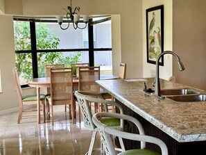 Dining - Paradise Cove: 3 bedroom 2 Bath (Sebastian)