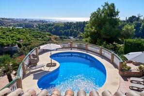 Pool - Villa 'Almachares , Nerja' with Sea View, Wi-Fi and Air Conditioning (Frigiliana)