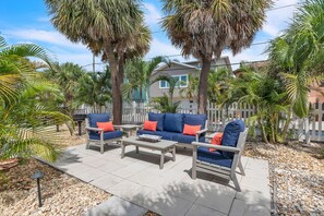 Condo, 1 giường cỡ queen và sofa giường (The Bungalows #3) | Hiên