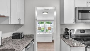 Condo, 1 giường cỡ queen và sofa giường (The Bungalows #4) | Bếp riêng