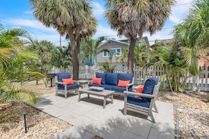 Condo, 1 giường cỡ queen và sofa giường (The Bungalows #4) | Hiên