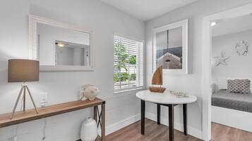 Condo, 1 giường cỡ queen và sofa giường (The Bungalows #6) | 2 phòng ngủ