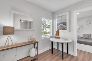 Condo, 1 giường cỡ queen và sofa giường (The Bungalows #6) | 2 phòng ngủ