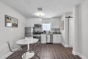 Condo, 1 giường cỡ queen và sofa giường (The Bungalows #6) | Bếp riêng