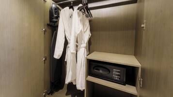 Basic Double Room | Laptop workspace, free WiFi