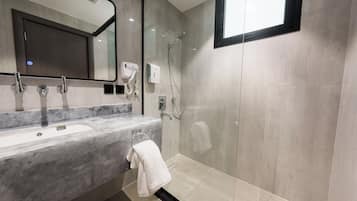 Basic Double Room | Bathroom | Shower, free toiletries, hair dryer, towels
