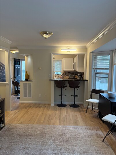 2-bedroom apartment in New Canaan with AC/Heating/Wifi/etc