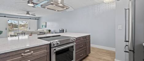 Mikroaaltouuni, uuni, liesi, astianpesukone