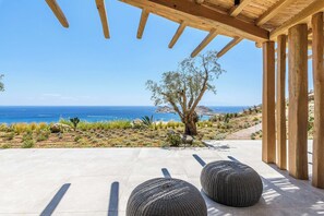 Terrace/patio - Simone - Four Bedroom Villa, Sleeps 8 (Kalafatis)