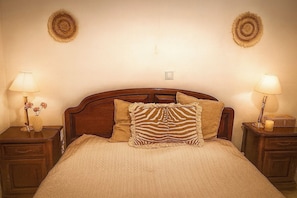 2 bedrooms, iron/ironing board, free WiFi