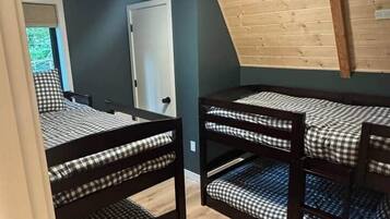 3 bedrooms, desk, free WiFi, bed sheets