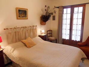 4 عدّة غرف نوم ومكواة/لوح كي وواي فاي