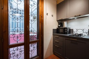 Fridge, microwave