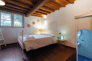 2 makuuhuonetta, silitysrauta/-lauta, internet, vuodevaatteet