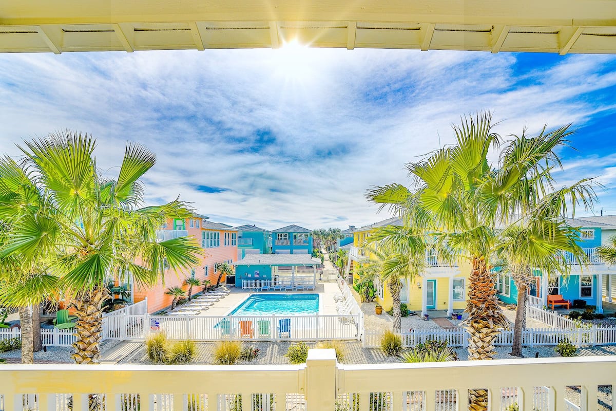 Family House | Blackout drapes, iron/ironing board, free WiFi