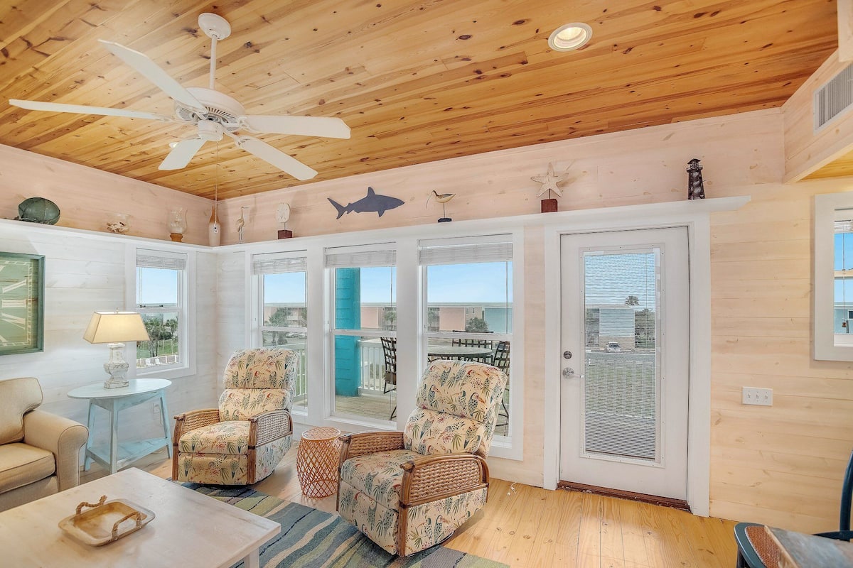Family House, 4 Bedrooms, Pets Allowed, Ocean View | Living area