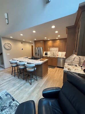 المنشأة من الداخل