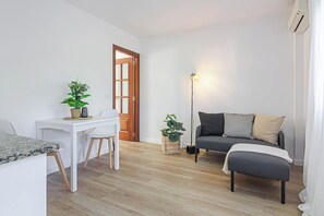 Apartment, 1 Bedroom | Living room