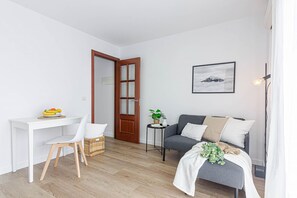 公寓, 1 間臥室 | 客廳 | 22-吋平面電視，提供數位頻道