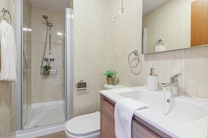 Apartment, 1 Bedroom | Bathroom