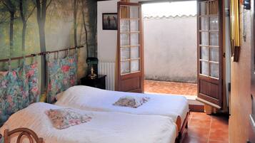 3 bedrooms, iron/ironing board, WiFi