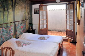 3 bedrooms, iron/ironing board, WiFi