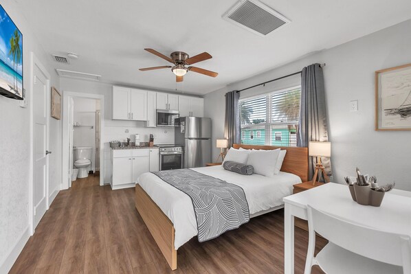 Studio, 1 Queen Bed (The Bungalows #9) | 1 bedroom