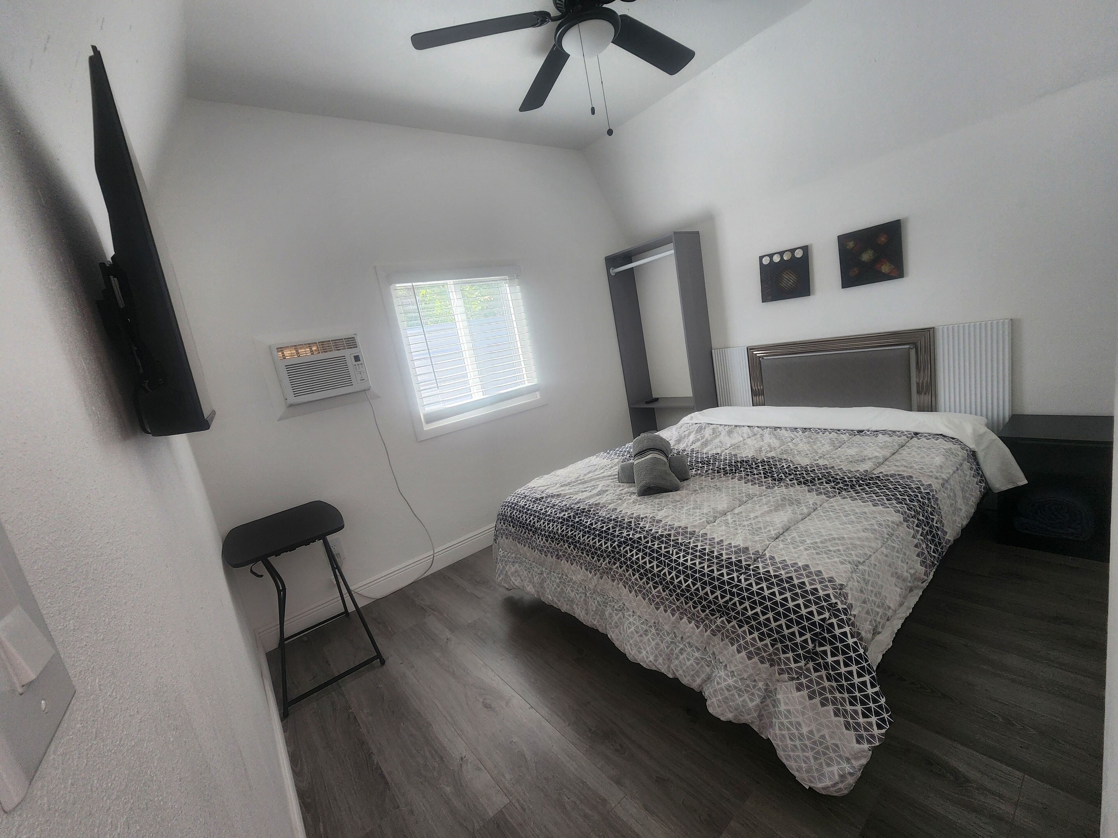 1 bedroom, internet, bed sheets