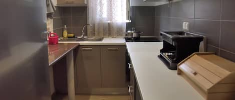 Basic Apartment | Bathroom