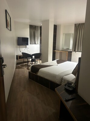 Desk, free WiFi - The Crims Hotel Pratap Nagar (Jaipur)