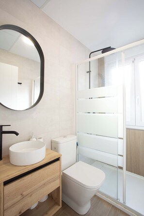 Hårføner og håndklær