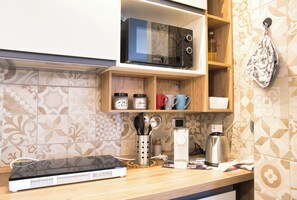 Réfrigérateur, micro-ondes, plaque de cuisson, lave-vaisselle