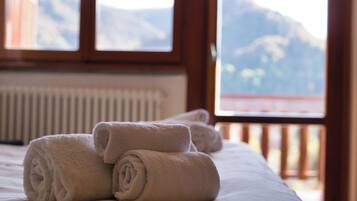 Bügeleisen/Bügelbrett, kostenloses WLAN, Bettwäsche