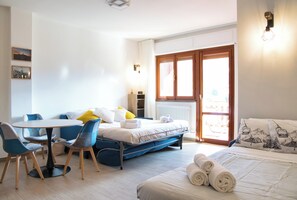 Fer et planche à repasser, Wi-Fi gratuit, draps fournis