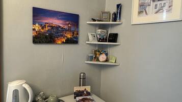 单人房, 花园景观 | 遮光窗帘、熨斗/熨衣板、免费 WiFi