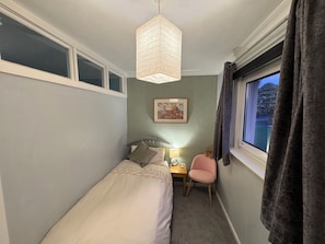 Cortinas blackout, tabla de planchar con plancha y wifi gratis