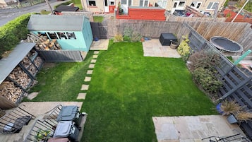 Twin Room, 2 Single Beds, Garden View | Blackout curtains, iron/ironing board, free WiFi