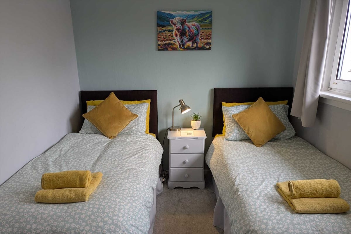 Cortinas blackout, tabla de planchar con plancha y wifi gratis