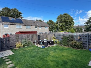 Twin Room, 2 Twin Beds, Garden View | Blackout drapes, iron/ironing board, free WiFi - Edinburgh Home from Home (Edinburgh)