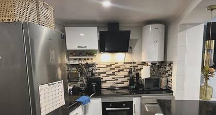 Cacém Maison a cosy apartment with outdoor space Grill facilities and 3 bedrooms