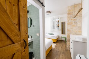 3 bedrooms, iron/ironing board, Internet, bed sheets