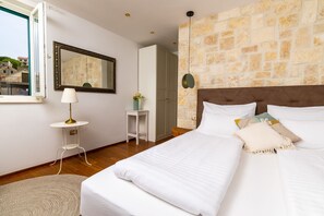 Fer et planche à repasser, accès Internet, draps fournis