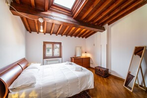 1 chambre, fer et planche à repasser, Wi-Fi, literie fournie