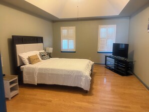 3 عدّة غرف نوم ومكواة/لوح كي وواي فاي مجانًا وملاءات أسرّة