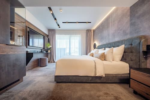 Family Triple Room | Desk, blackout curtains, soundproofing, free WiFi