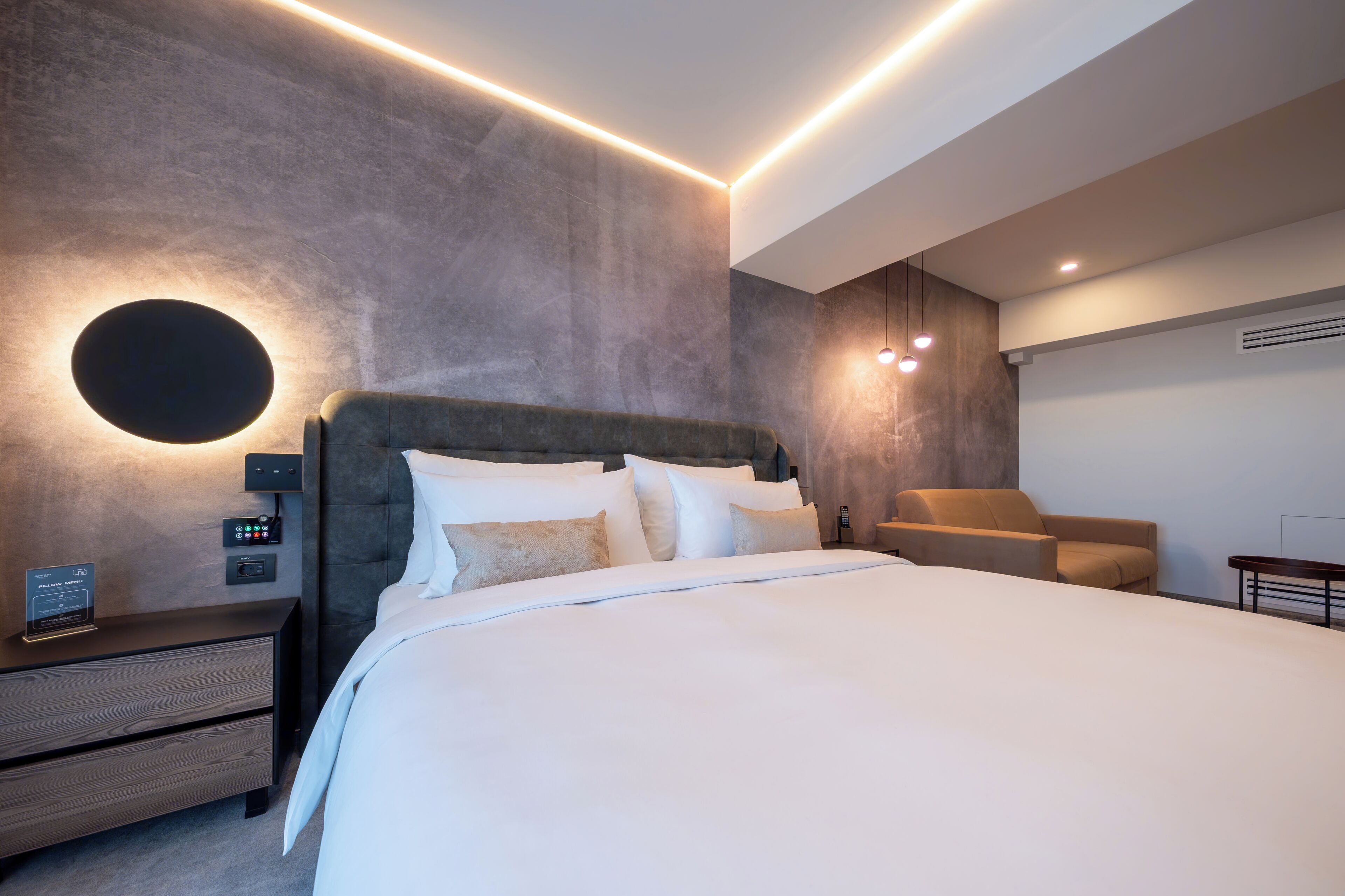 Ropa de cama de alta calidad, minibar, escritorio y cortinas blackout 