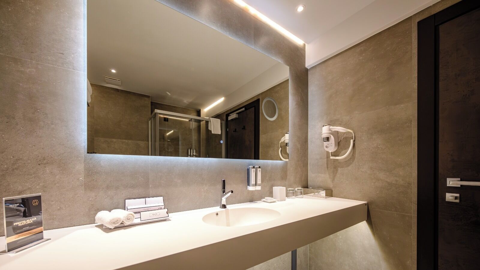 Shower, hair dryer, bathrobes, slippers