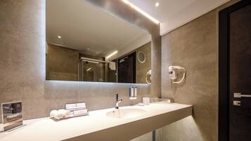 Shower, hair dryer, bathrobes, slippers