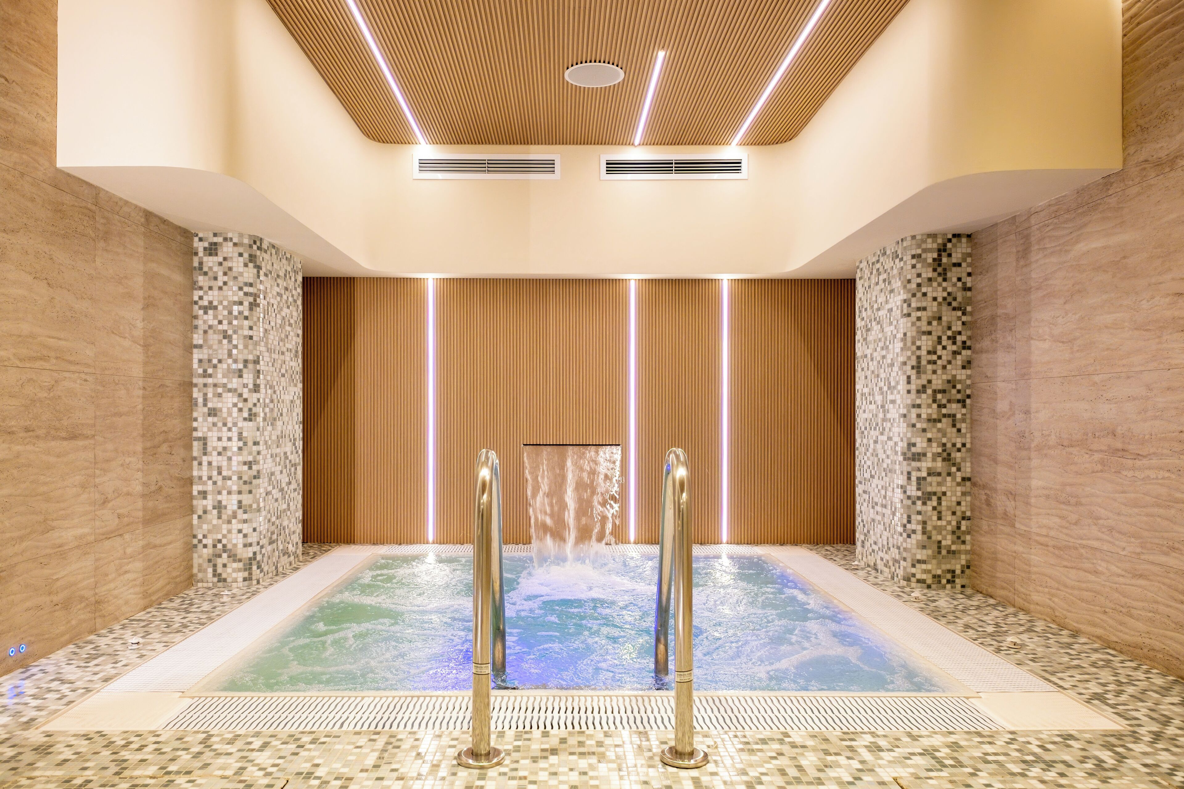 Hot tub, steam room, massages