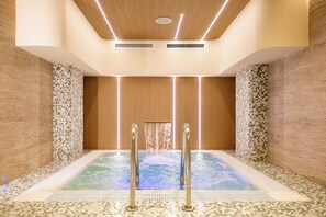 ホットタブ、スチームサウナ、マッサージ